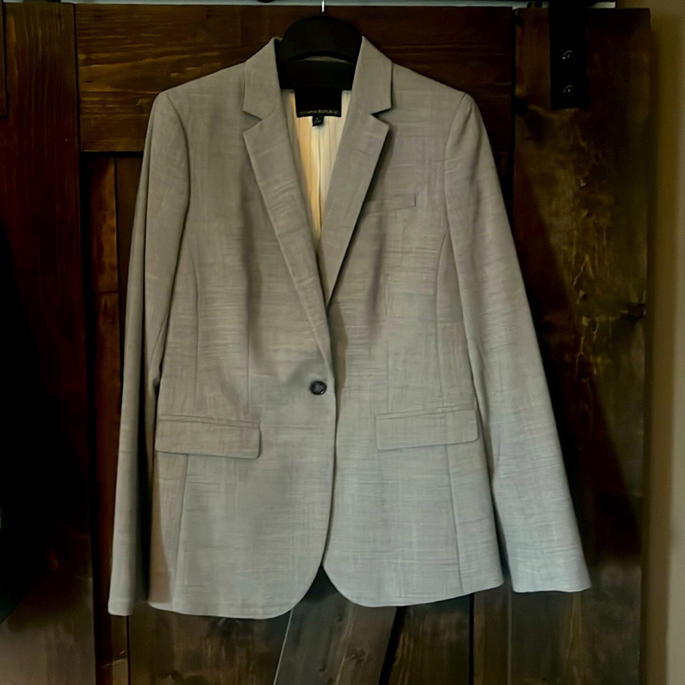 Banana Republic NWT - lightweight grey blazer - size 6